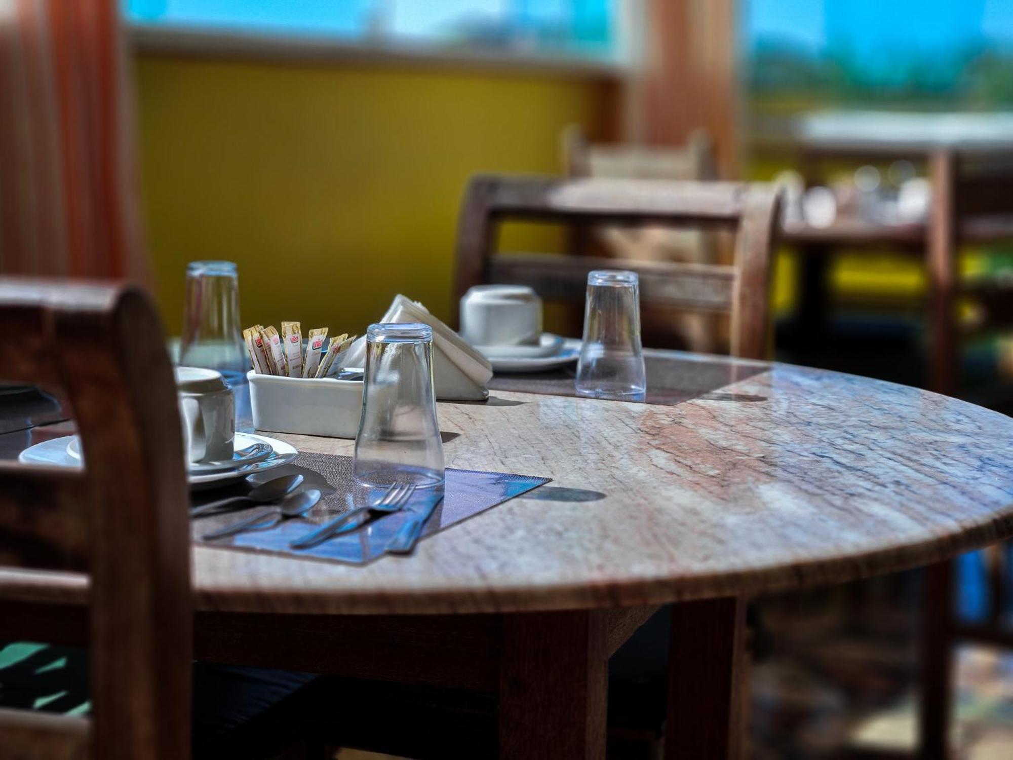Hotel Bella Vista Ocean View Búzios Zewnętrze zdjęcie A restaurant table