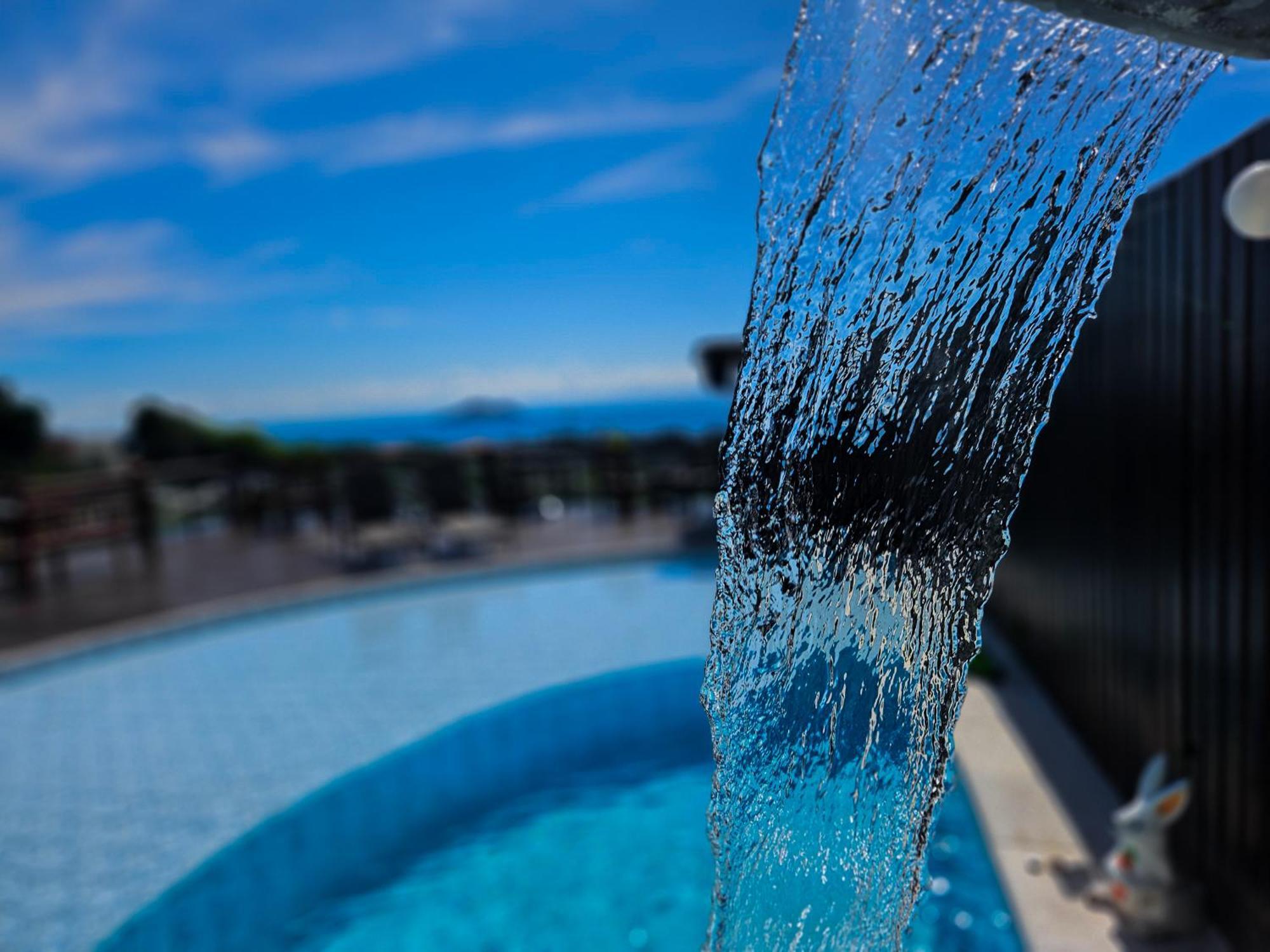 Hotel Bella Vista Ocean View Búzios Zewnętrze zdjęcie A shower at a swimming pool