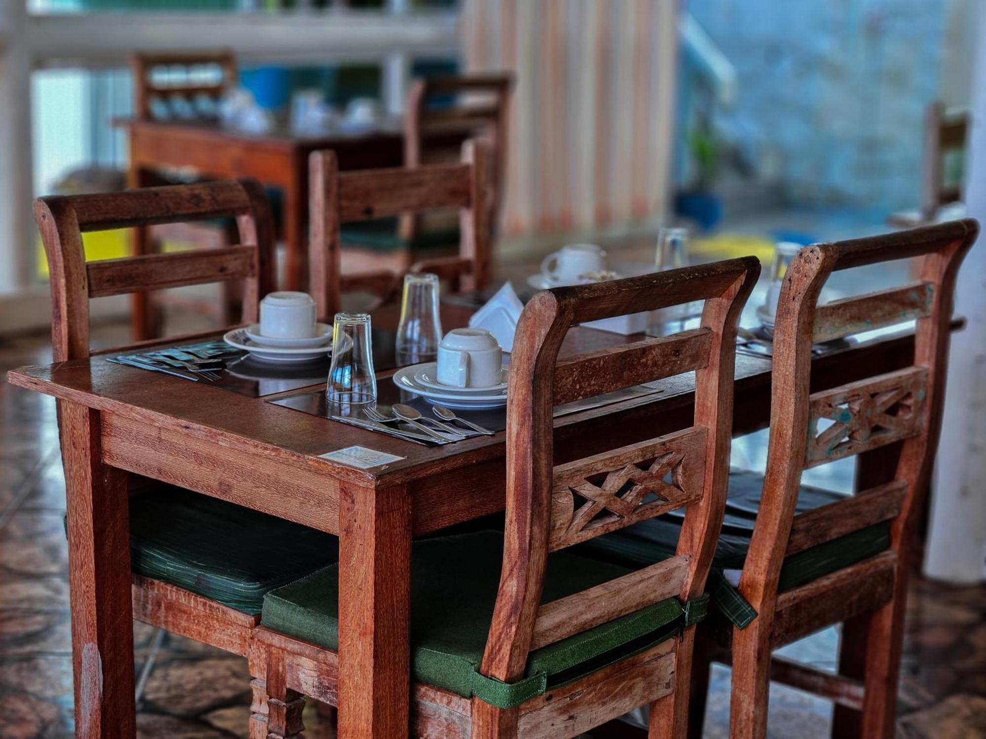 Hotel Bella Vista Ocean View Búzios Zewnętrze zdjęcie A dining table