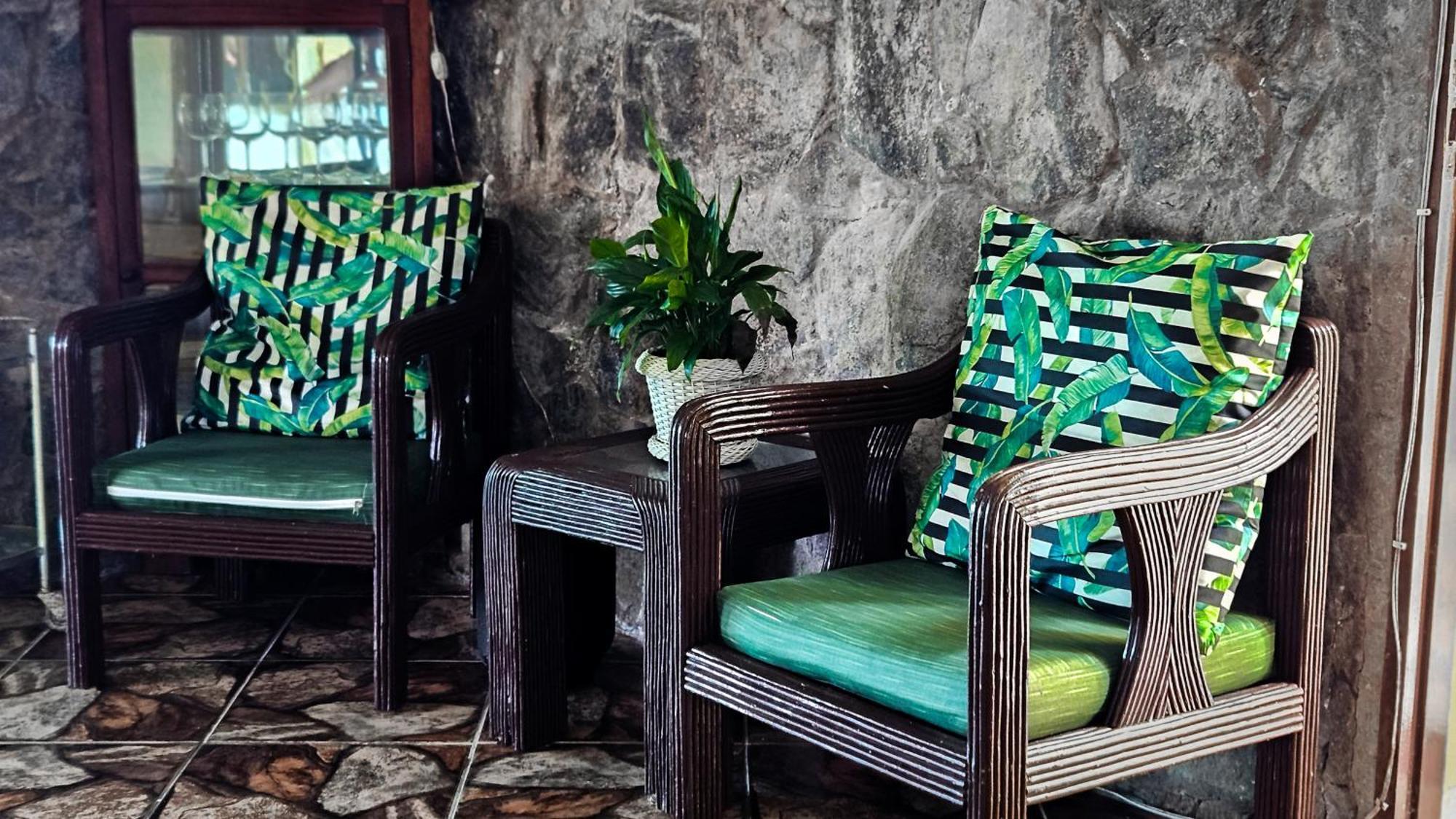Hotel Bella Vista Ocean View Búzios Zewnętrze zdjęcie A set of rattan furniture